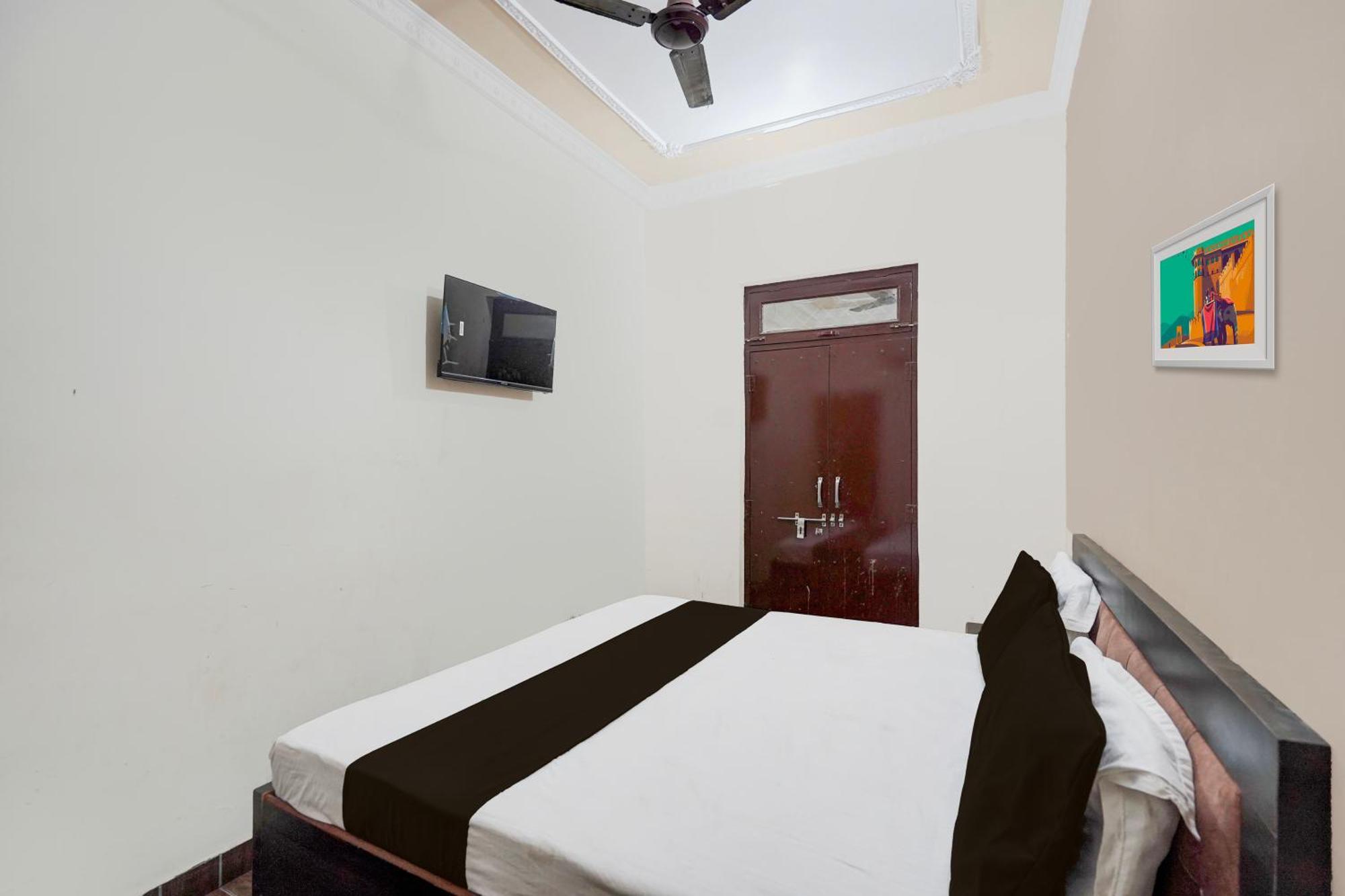 Oyo Hotel Maharaja Palace มีรัท ภายนอก รูปภาพ