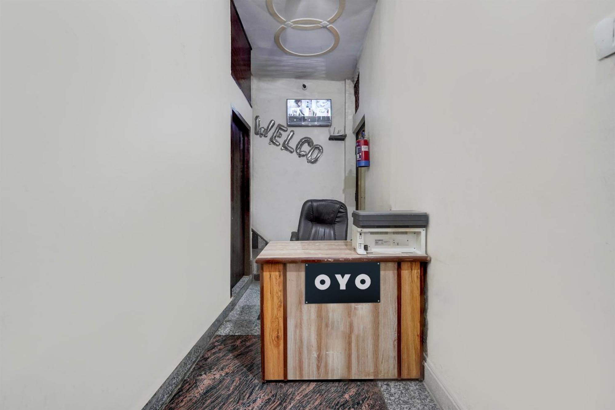Oyo Hotel Maharaja Palace มีรัท ภายนอก รูปภาพ