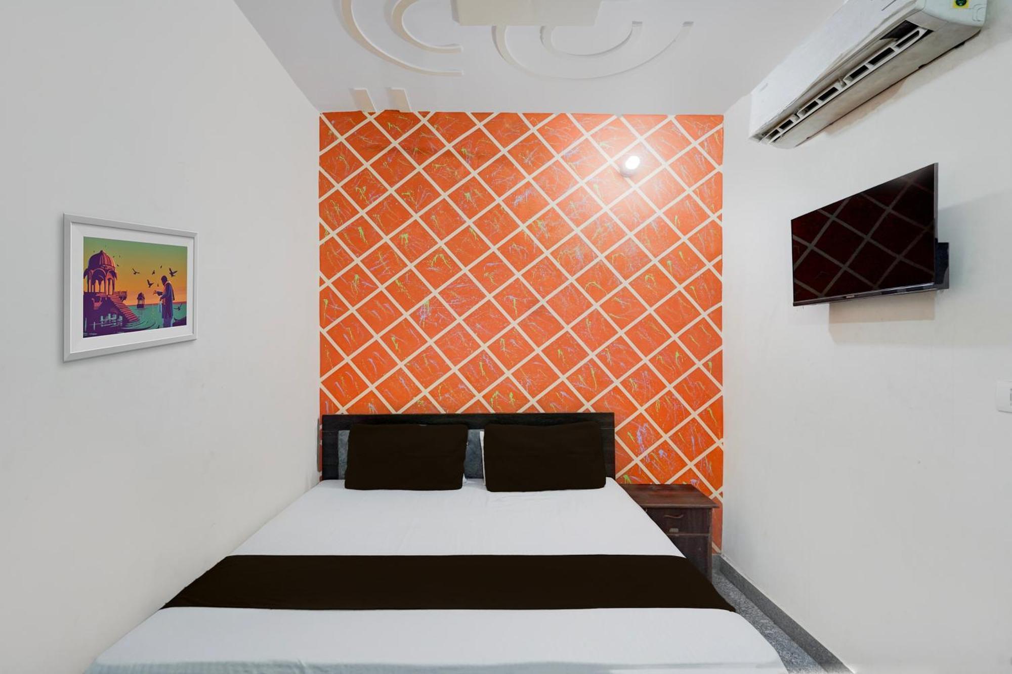 Oyo Hotel Maharaja Palace มีรัท ภายนอก รูปภาพ