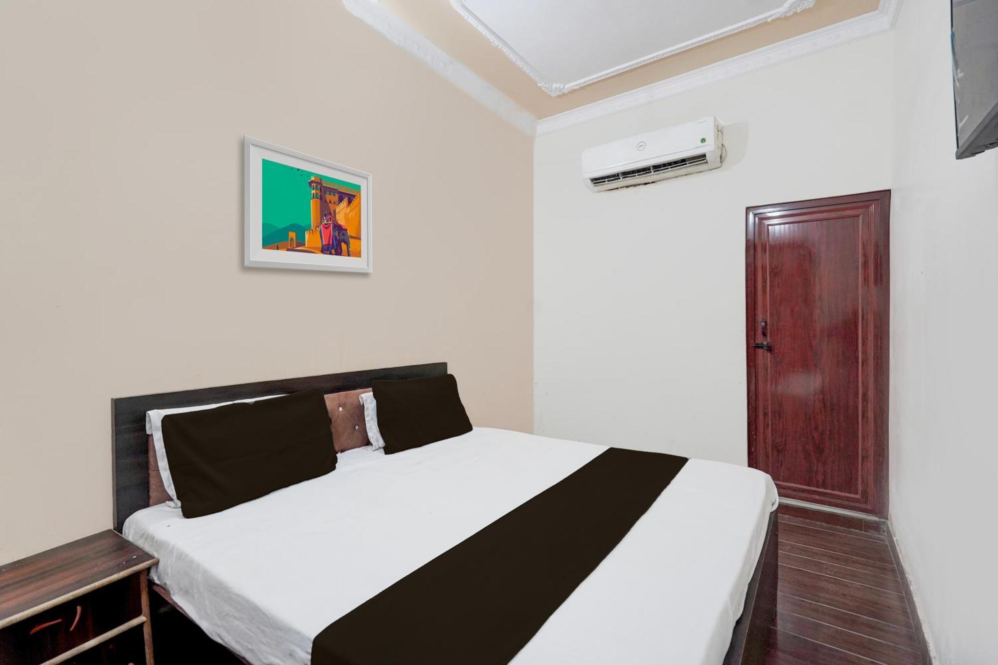 Oyo Hotel Maharaja Palace มีรัท ภายนอก รูปภาพ